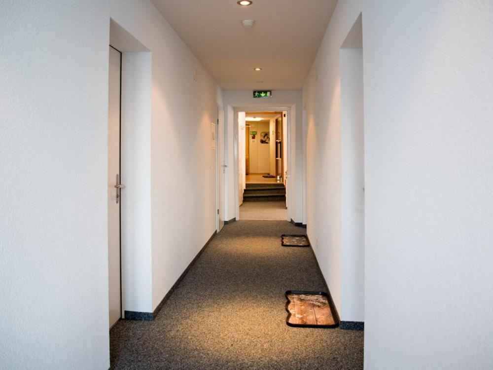 Hotel Restaurant Raben Linthal Exteriör bild