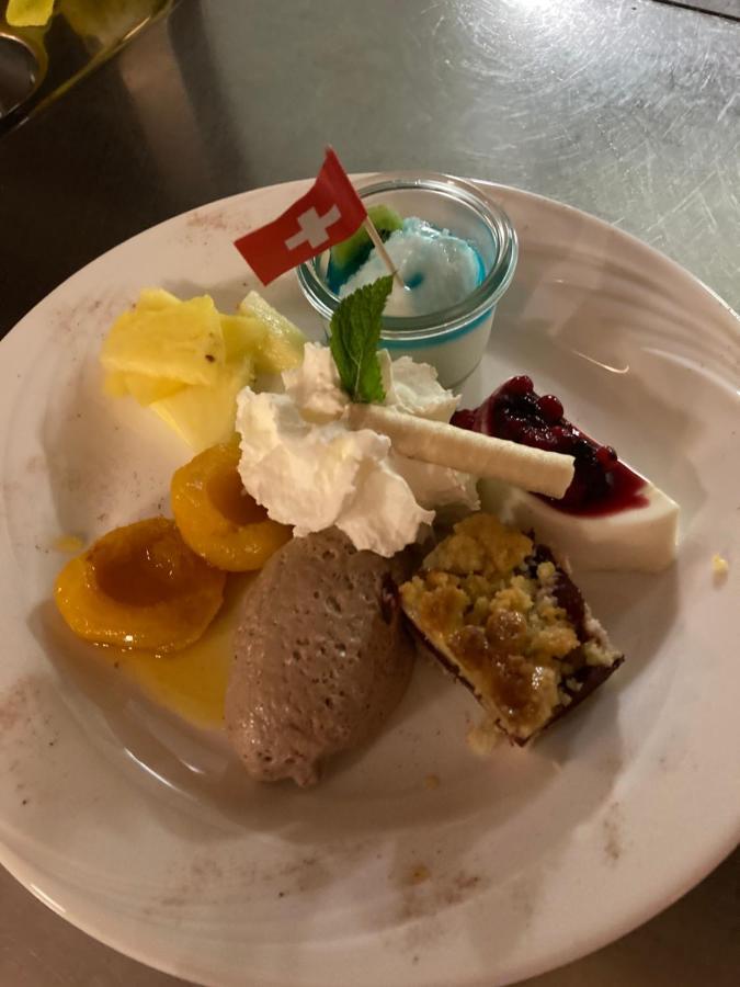 Hotel Restaurant Raben Linthal Exteriör bild