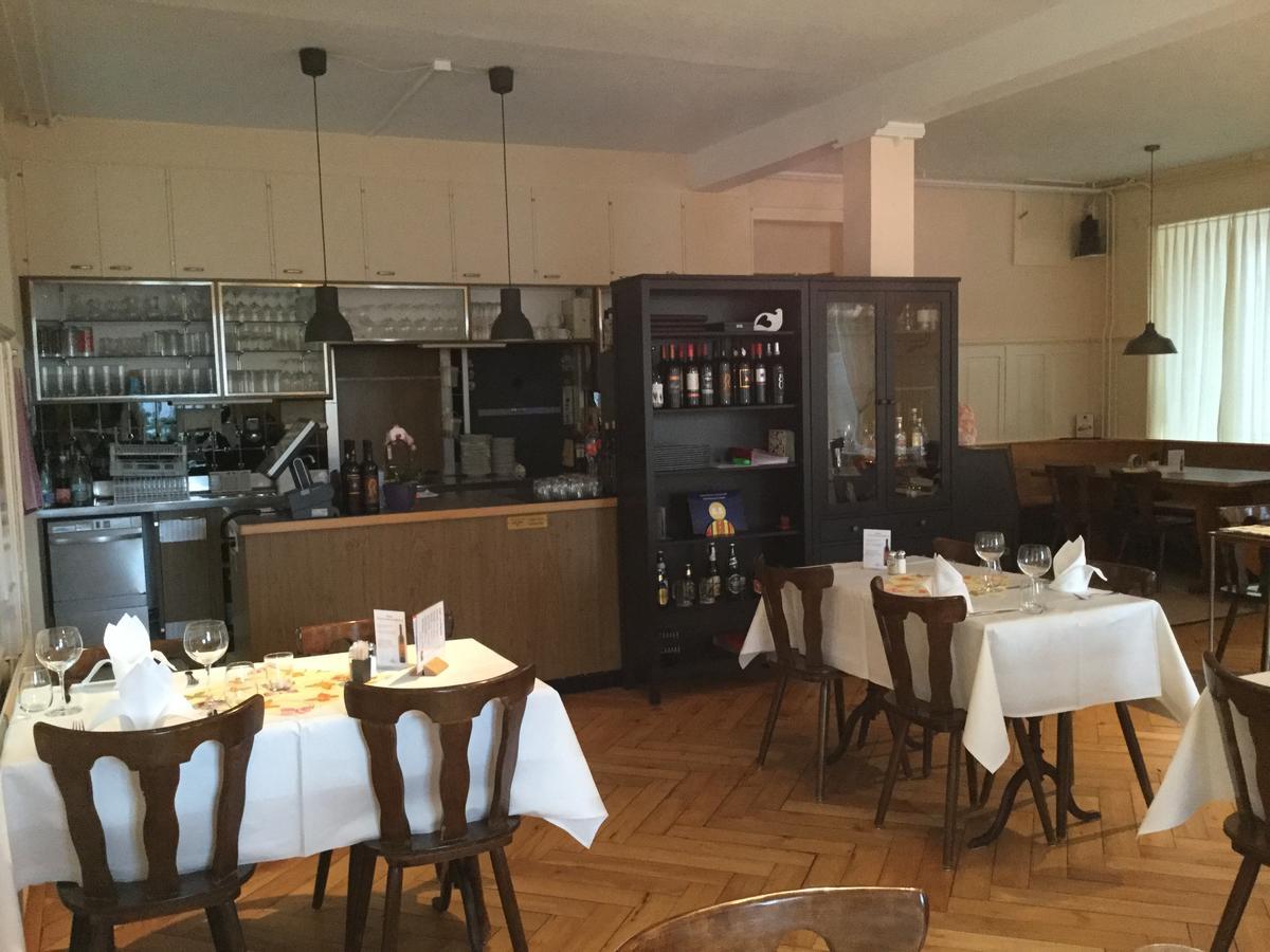 Hotel Restaurant Raben Linthal Exteriör bild