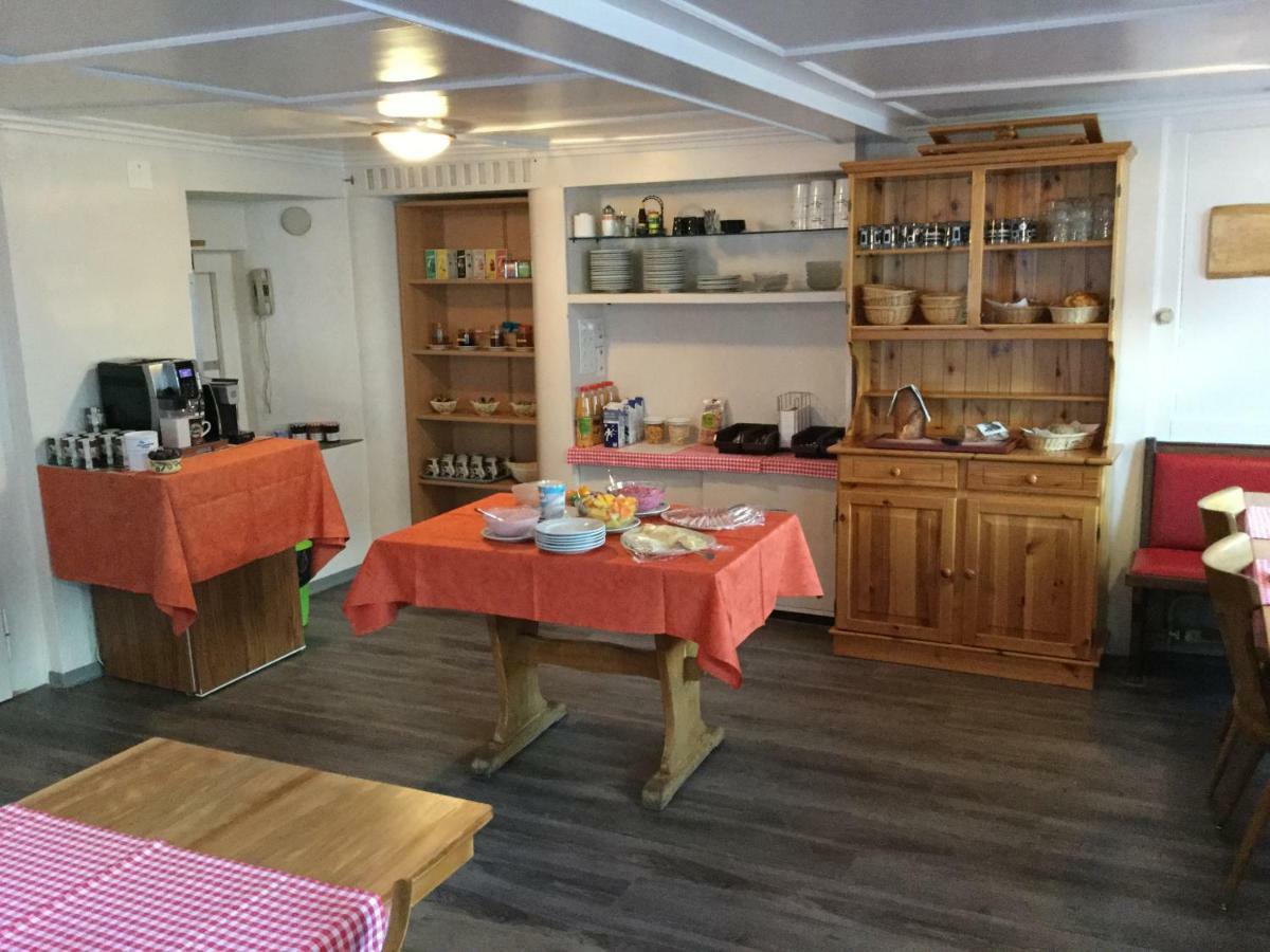 Hotel Restaurant Raben Linthal Exteriör bild